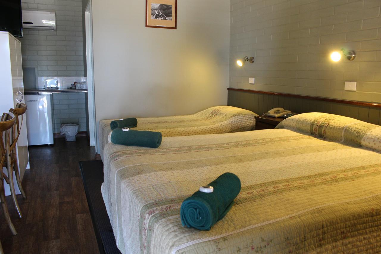 Barcaldine Country Motor Inn Exteriör bild