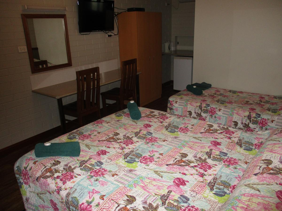Barcaldine Country Motor Inn Exteriör bild
