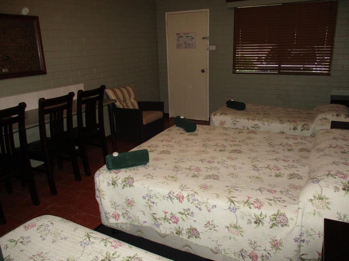 Barcaldine Country Motor Inn Exteriör bild