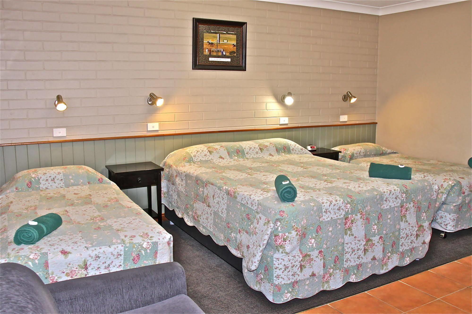 Barcaldine Country Motor Inn Exteriör bild
