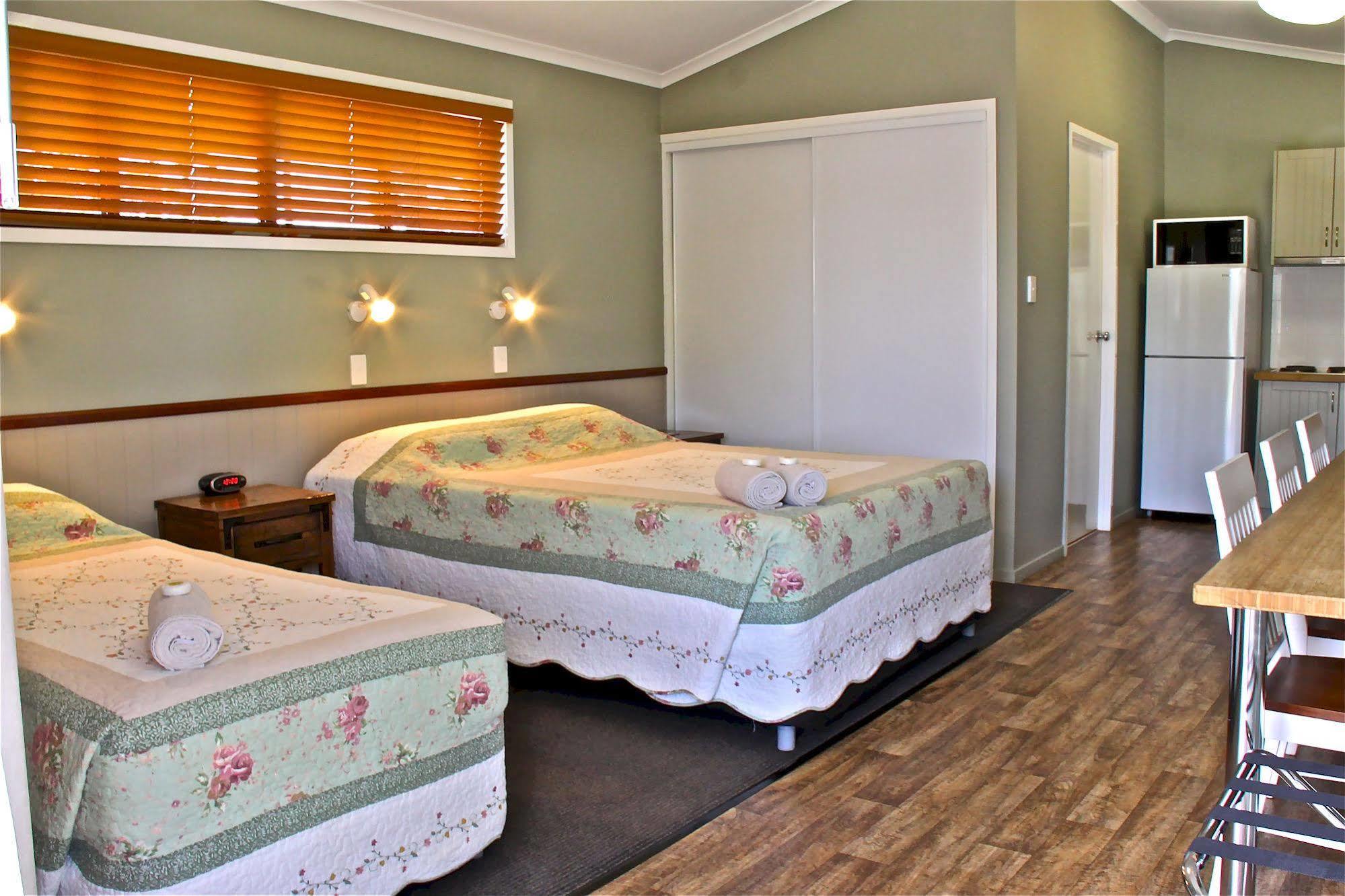 Barcaldine Country Motor Inn Exteriör bild