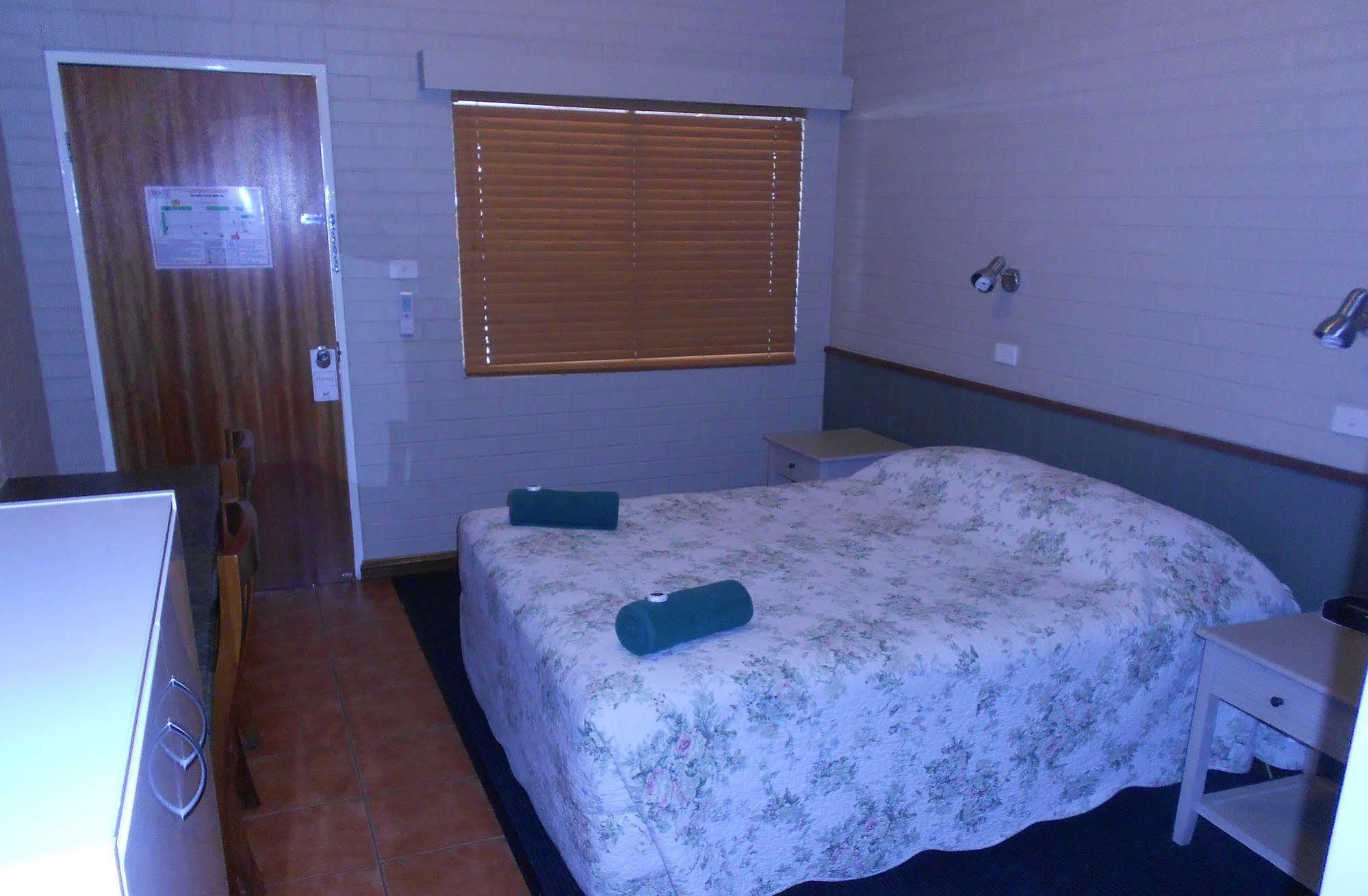 Barcaldine Country Motor Inn Exteriör bild